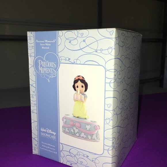 Precious Moments Disney Showcase Collection Snow White First Birthday Musical - Picture 7 of 7